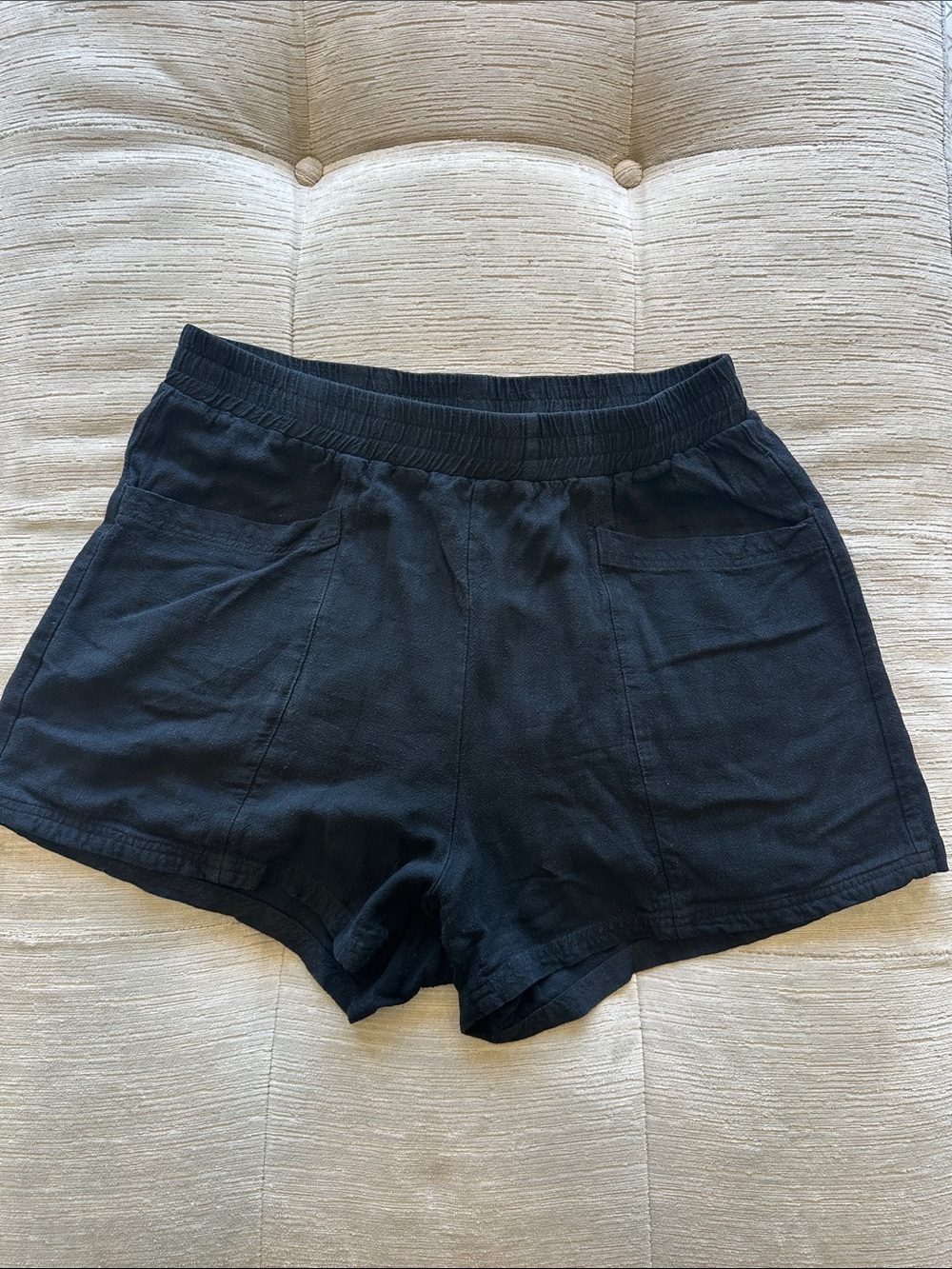 Women’s Black Elastic-Waist Casual Shorts